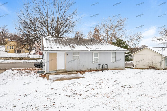 Building Photo - 1923 Jackson Ave