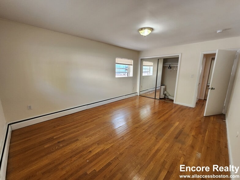 Building Photo - 34 Gardner St