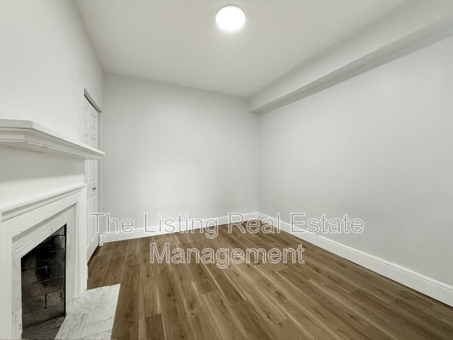 Building Photo - 308 E Hanna Ave