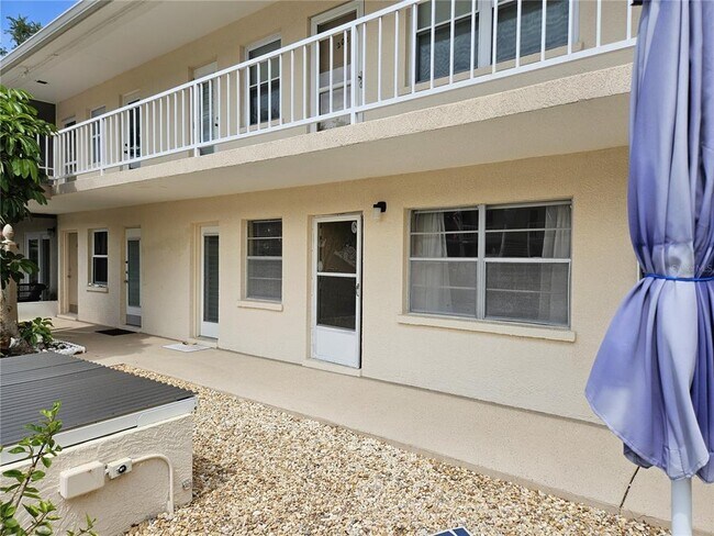 Building Photo - 509 W Venice Ave