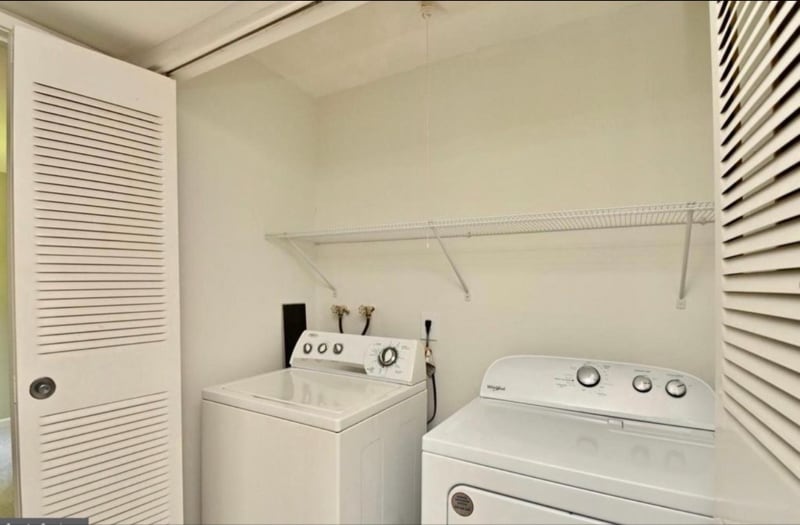 Building Photo - 4404 Island Pl