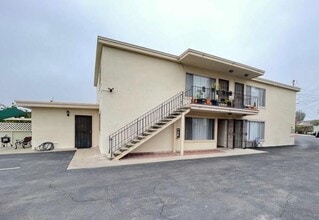 Building Photo - Spacious 2BD/1BA Apartment in Azalea Park ...