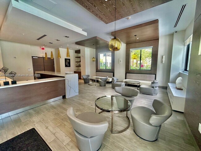 Building Photo - 999 SW 1st Ave