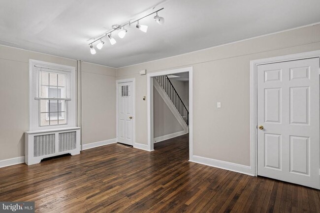 Building Photo - 716 E Railroad Ave