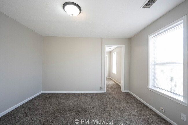 Building Photo - 1 Bedroom 1 bath