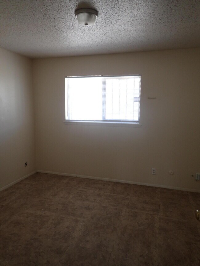 Building Photo - 3905 Flory Ave