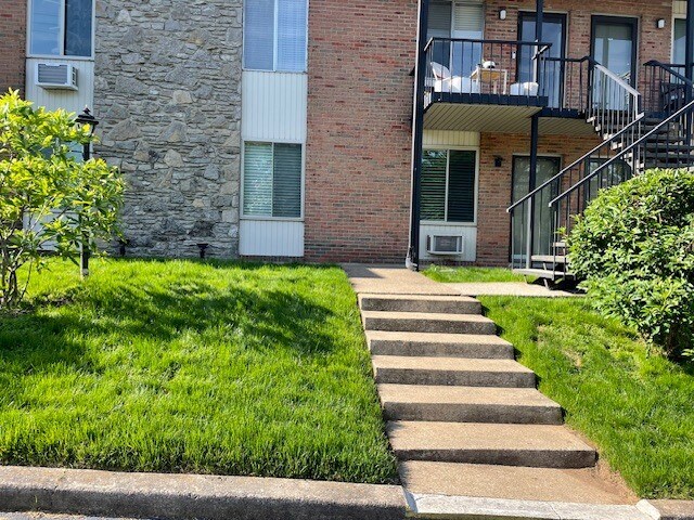 Building Photo - 2601 Hillsboro Pike