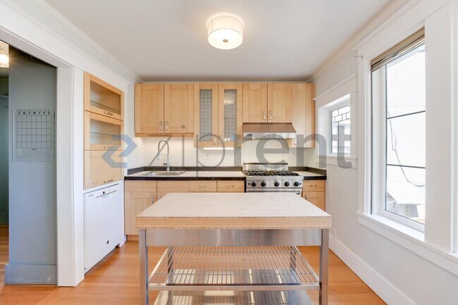 Building Photo - 2038 8th Ave N