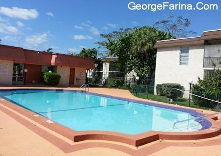 Building Photo - For Rent - Recently Remodeled 1/1 Condo - Great location in Kendall - $1,750