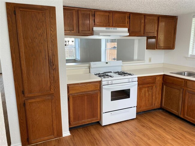 Building Photo - 4001 Alexandria Dr