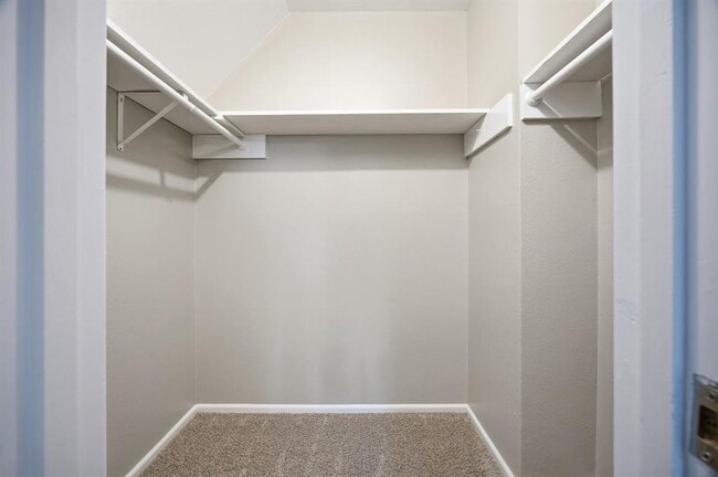 Building Photo - 6901 Bryn Mawr Dr