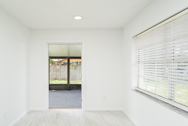 Building Photo - 494 Romano St