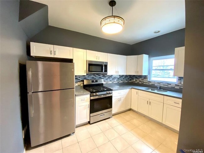 Building Photo - 133 Kennedy Ave