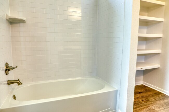 Building Photo - 410 Magnolia Ln