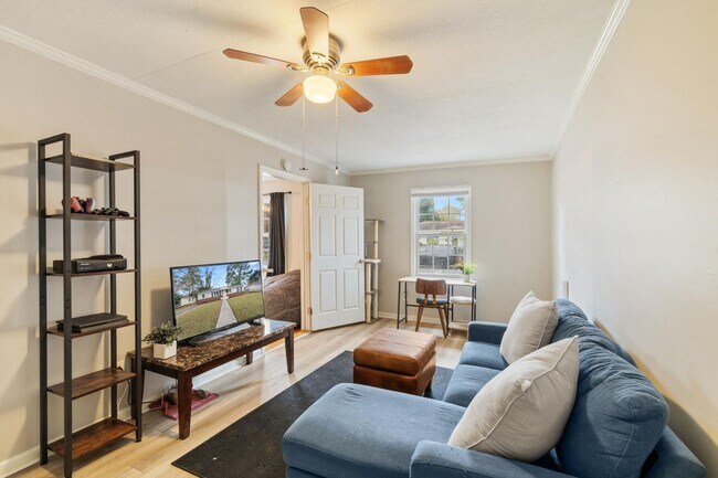 Building Photo - Charming 3BR Home + Bonus Room Near Downtown Savannah & Tybee Island