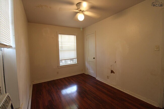 Building Photo - 1640 Hawes Ave