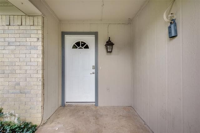 Building Photo - 512 W Oakdale Rd