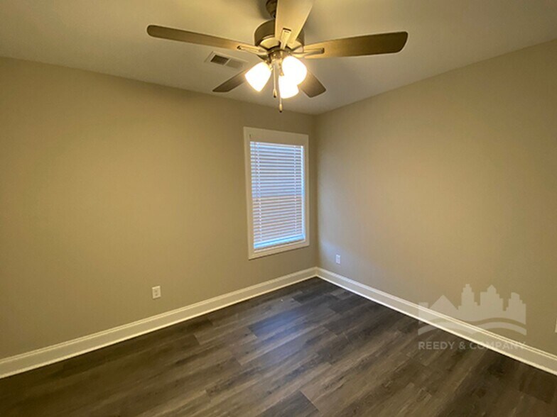 Building Photo - 547 Rosalie Woods Dr