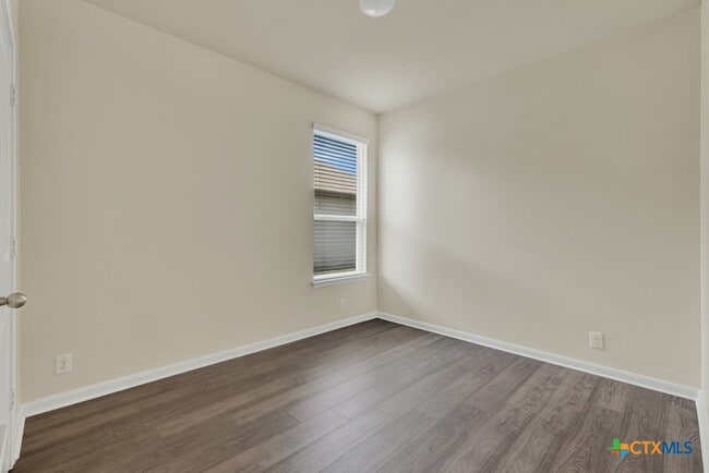 Building Photo - 1355 Fall Cover St