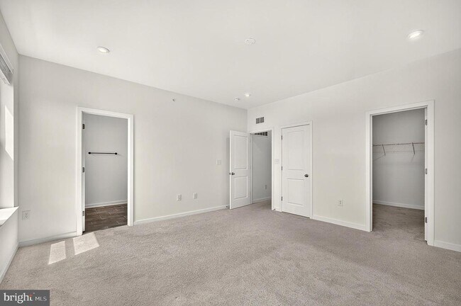 Building Photo - 20957 Bluebird Sq
