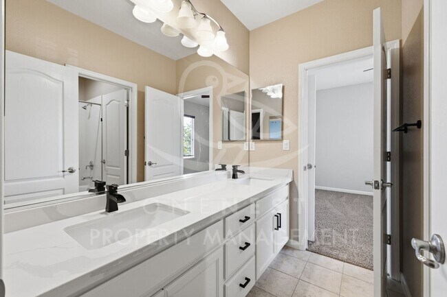 Building Photo - 2127 Ranch View Dr