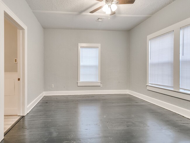 Building Photo - 3 Bedroom 1 Bath home in Shawnee!