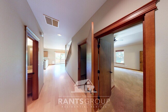 Building Photo - Beautiful Home in Hawks Prairie