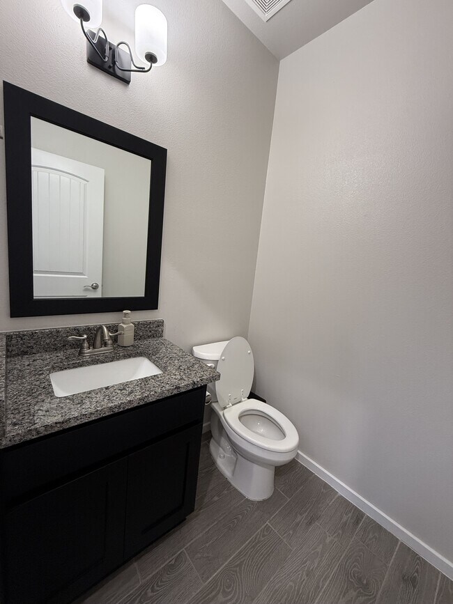 Building Photo - 1099 Sky River St