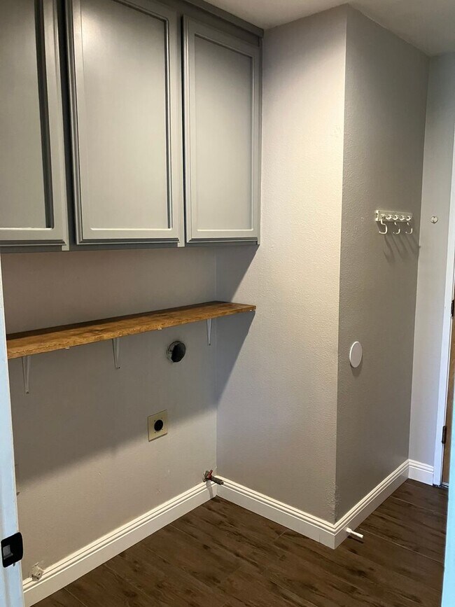 Building Photo - 3305 Soda Canyon Dr