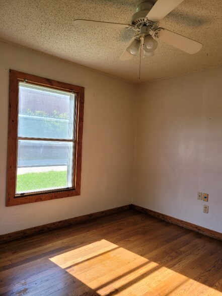 Building Photo - 520 E Lockheed Dr