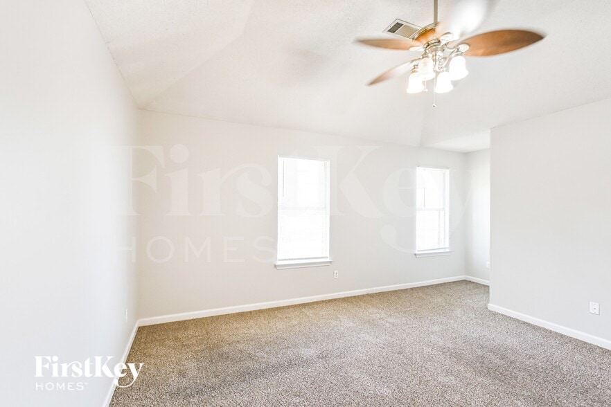 Building Photo - 8062 Ellis Rd