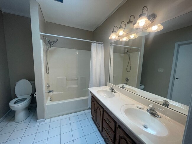 Building Photo - Home in Omaha for rent!