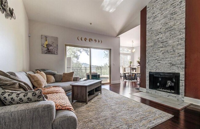 Building Photo - 6000 Shepherd Mountain Cove