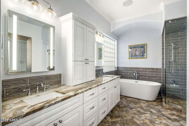 Building Photo - 10912 E Butherus Dr