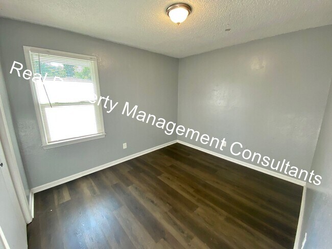 Building Photo - 2 Bedroom in Lee's Summit - Live Security Deposit Free with Obligo