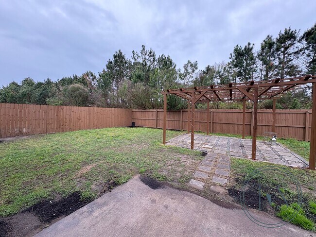 Building Photo - RATE DROP ALERT! (was $2400/month)