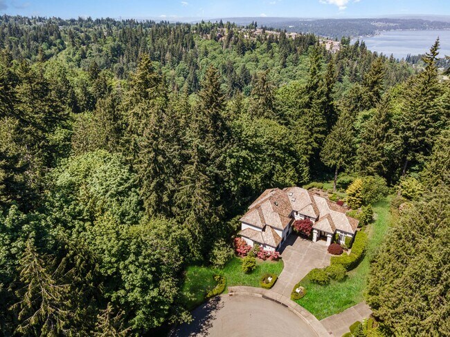 Building Photo - 4Bd/3.5Ba Issaquah Home