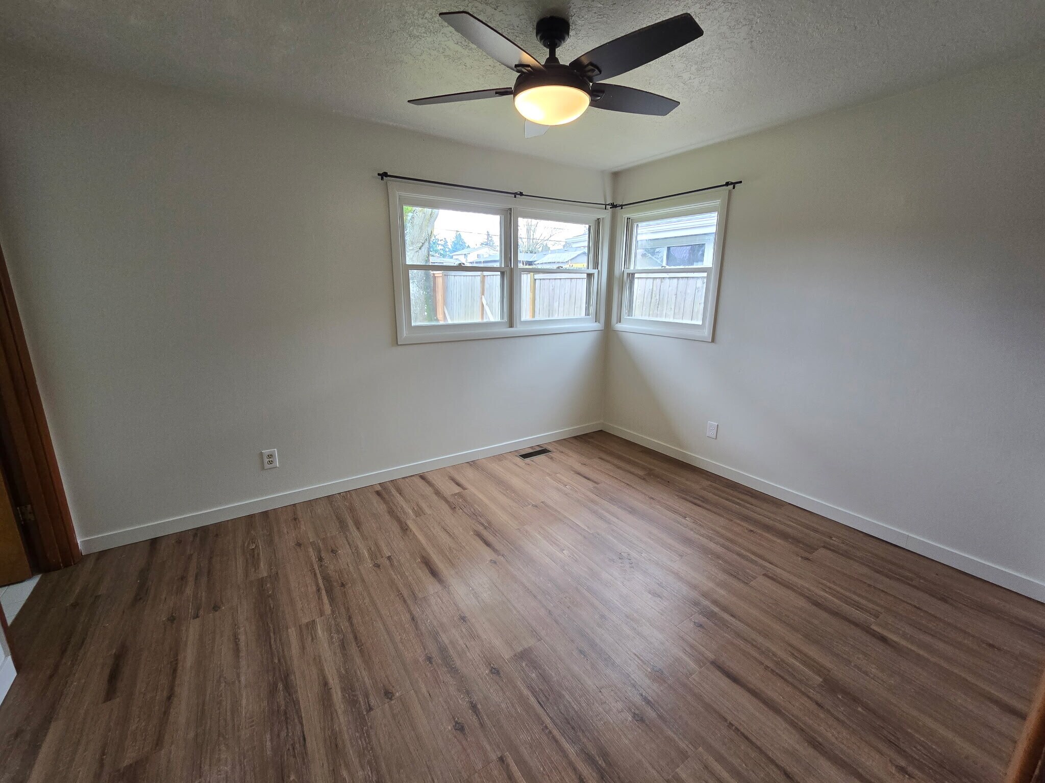 Building Photo - 11824 NE Stanton St