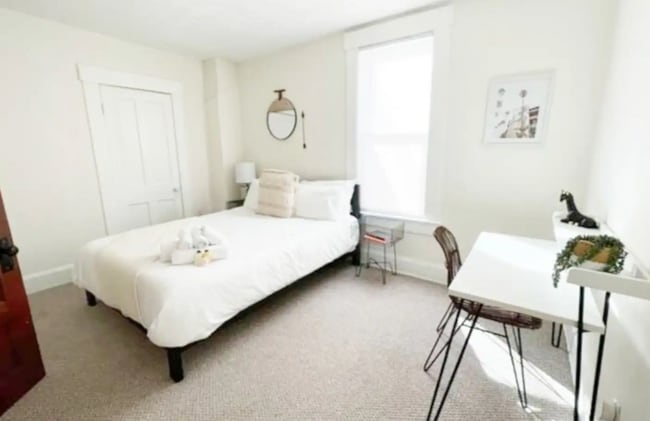 Building Photo - 1119 E Fulton St