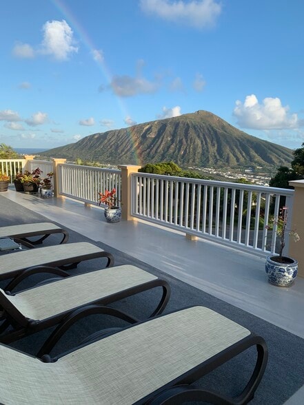 Patio overlooking Koko Head Crater - 999 Kaahue St