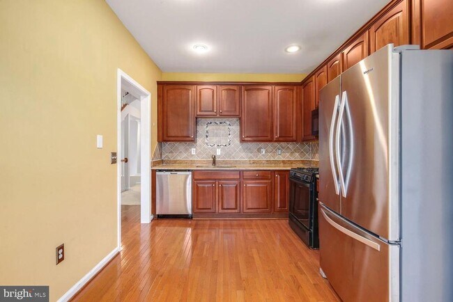 Building Photo - 19421 Rayfield Dr