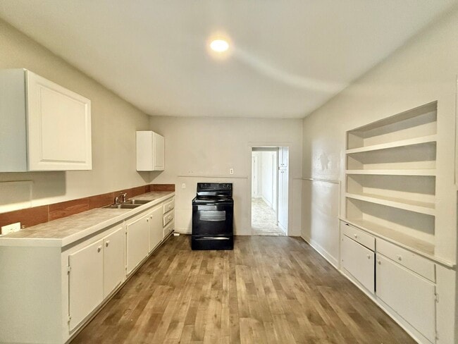 Building Photo - Bow St Tripex