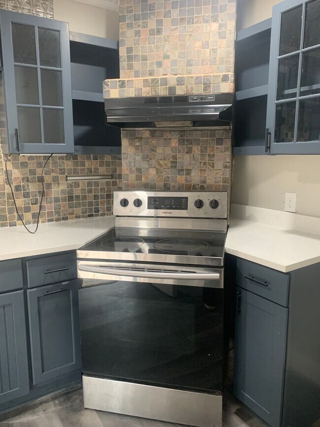 Building Photo - Newly Renovated Unit in Heart of Memphis