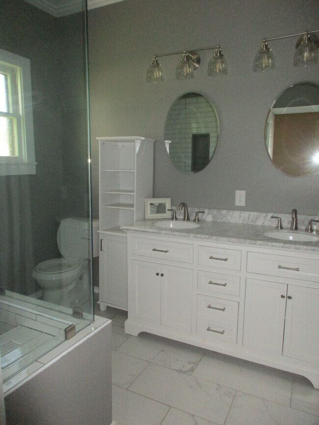 Building Photo - Charming Remodeled Home