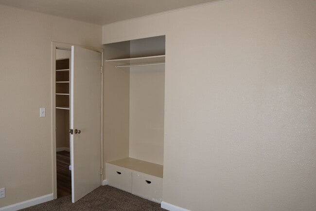 Building Photo - Affordable 3 bedroom on a quiet street