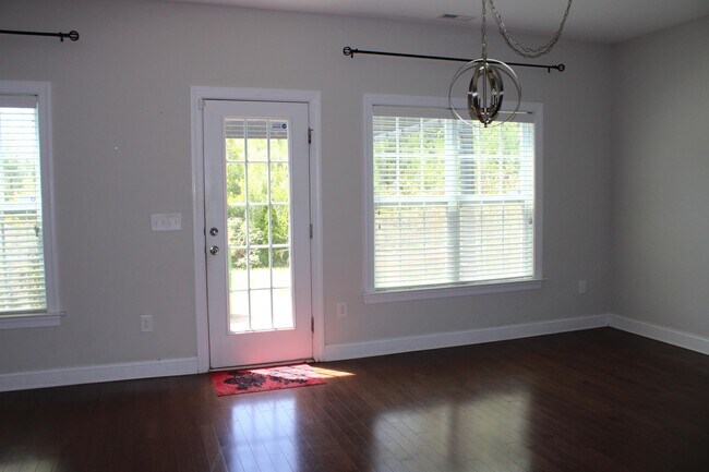 Building Photo - 241 Vinewood Pl