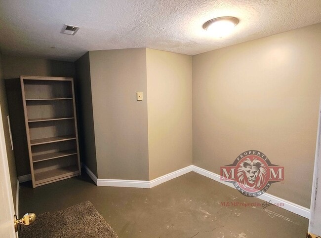 Building Photo - 5 BD 3 BA 2900 sq ft HOME IN DRAPER.