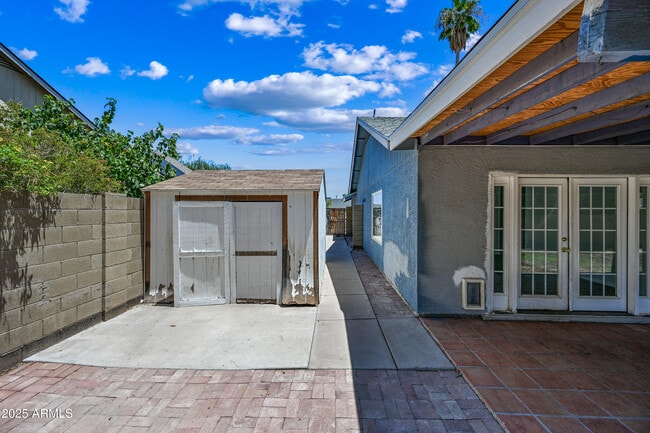 Building Photo - 324 S Rita Ln