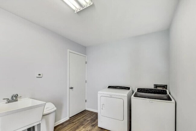 Building Photo - 36856 N Hickory Ct