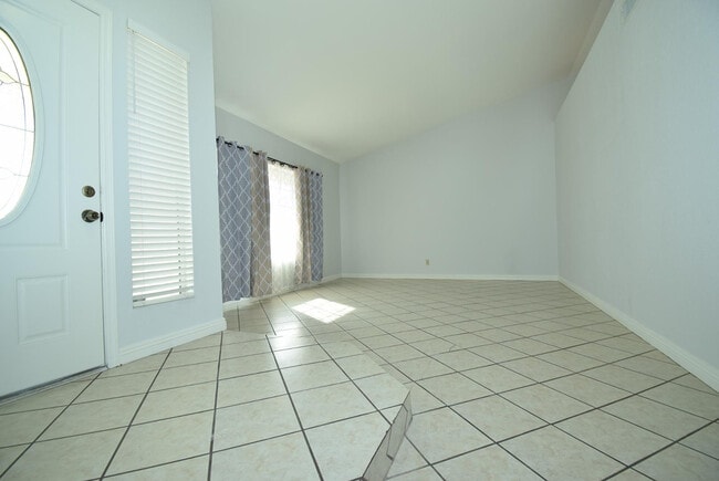 Building Photo - 2250 W Rockwell Dr